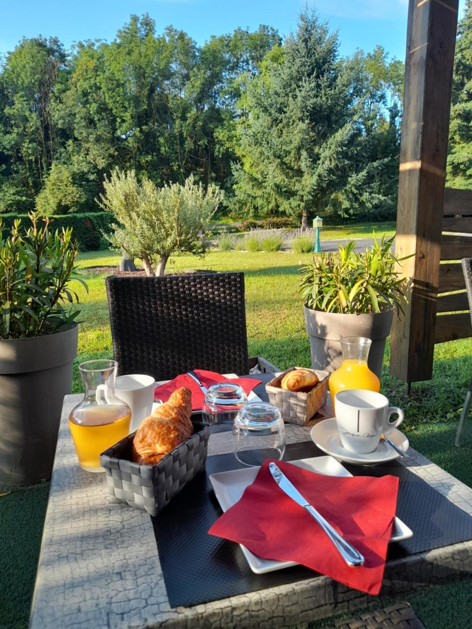 Hotel De L'Ile D'Amour Langeac Zewnętrze zdjęcie